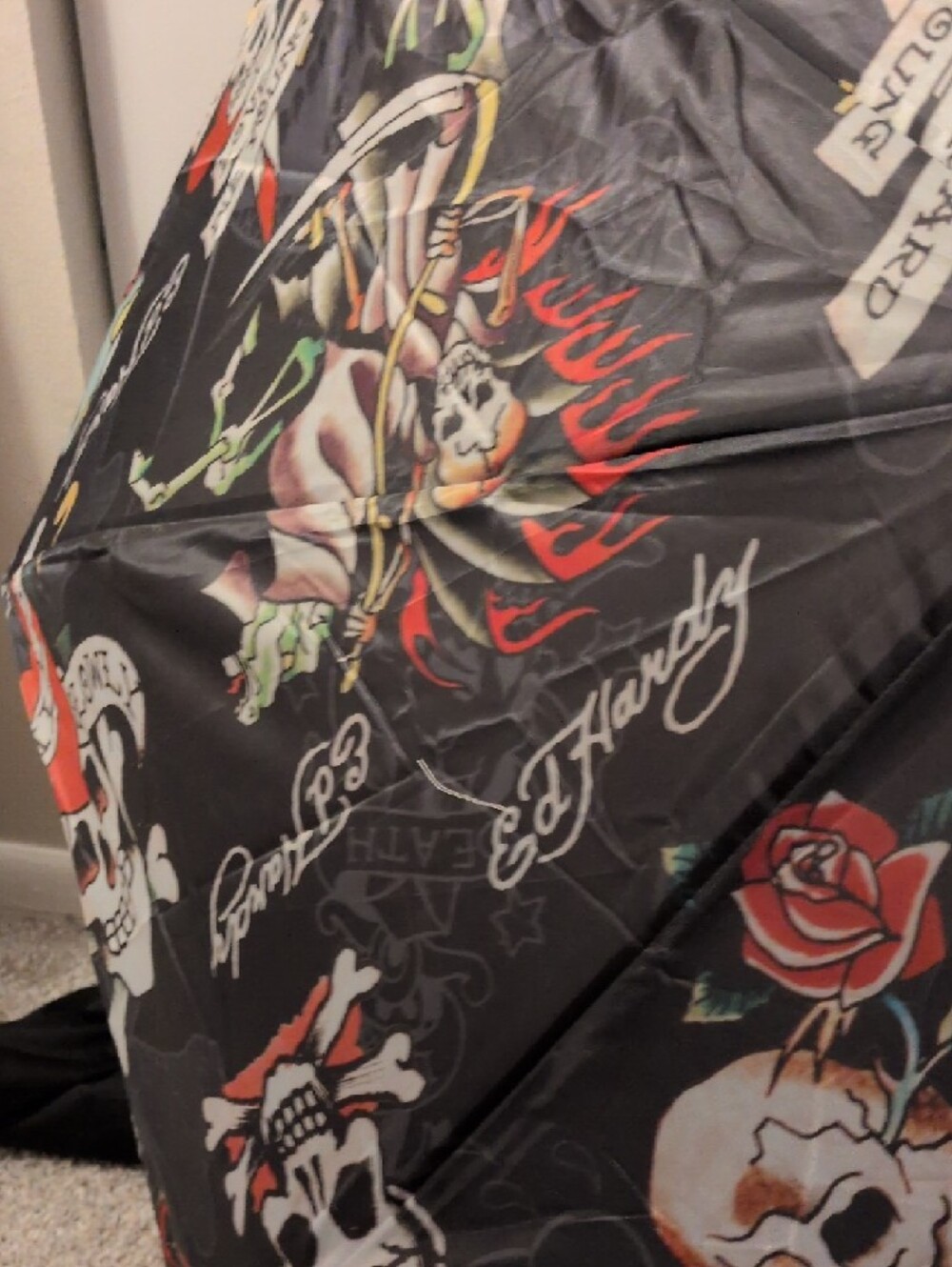 Ed Hardy Black Umbrella with Red Heart and Skull Tattoo Motifs - Picture 9 of 9